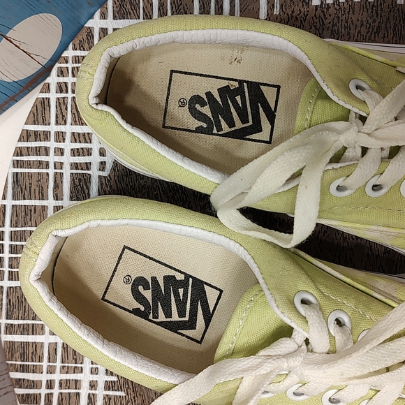 💐 EUC Vans Brand Unisex Youth Neon Green/ 🤍 Checkerboard Low Top Lace Up, 5 - Picture 4 of 10